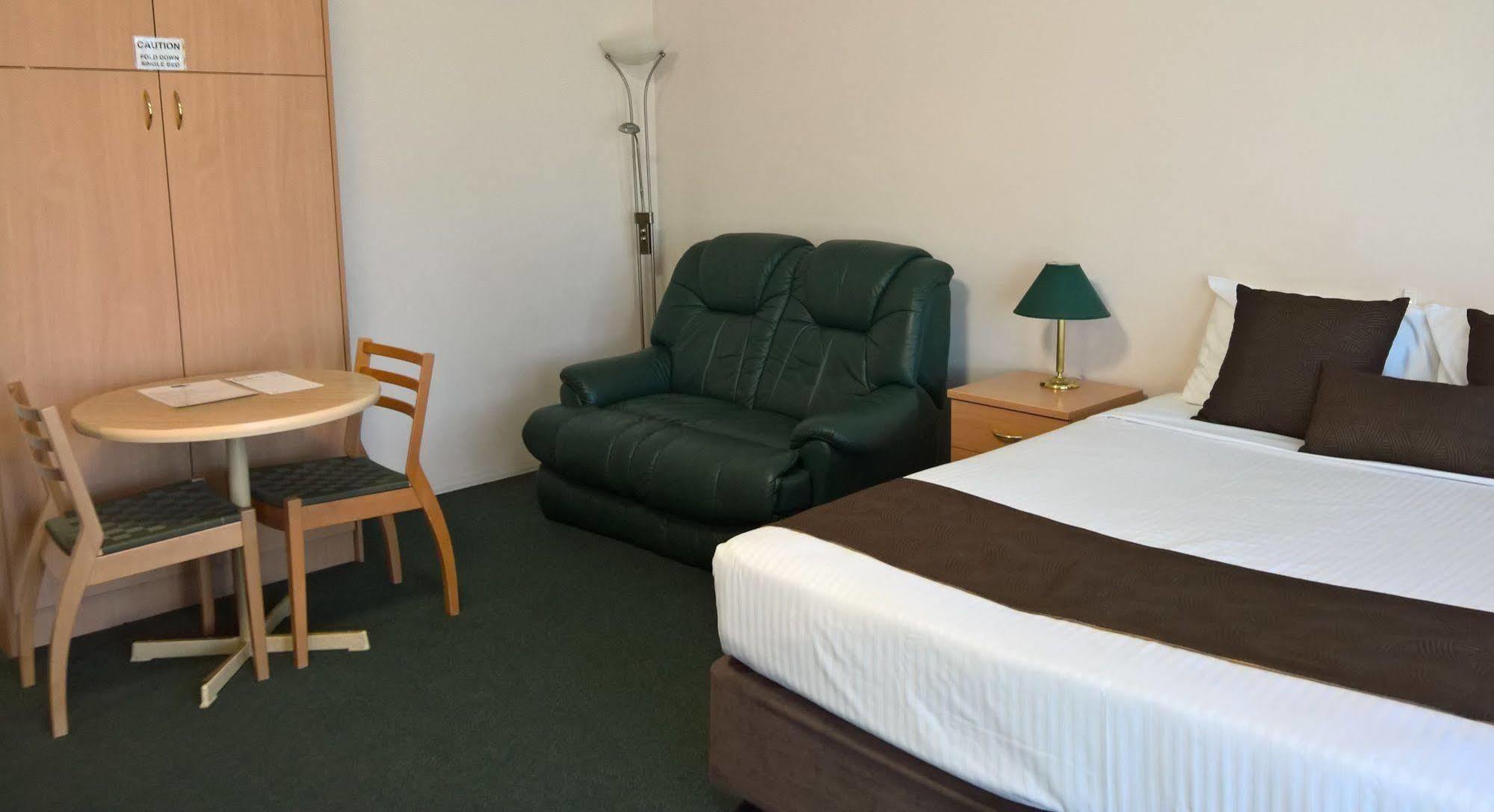 Mid City Motor Inn Singleton Exteriér fotografie